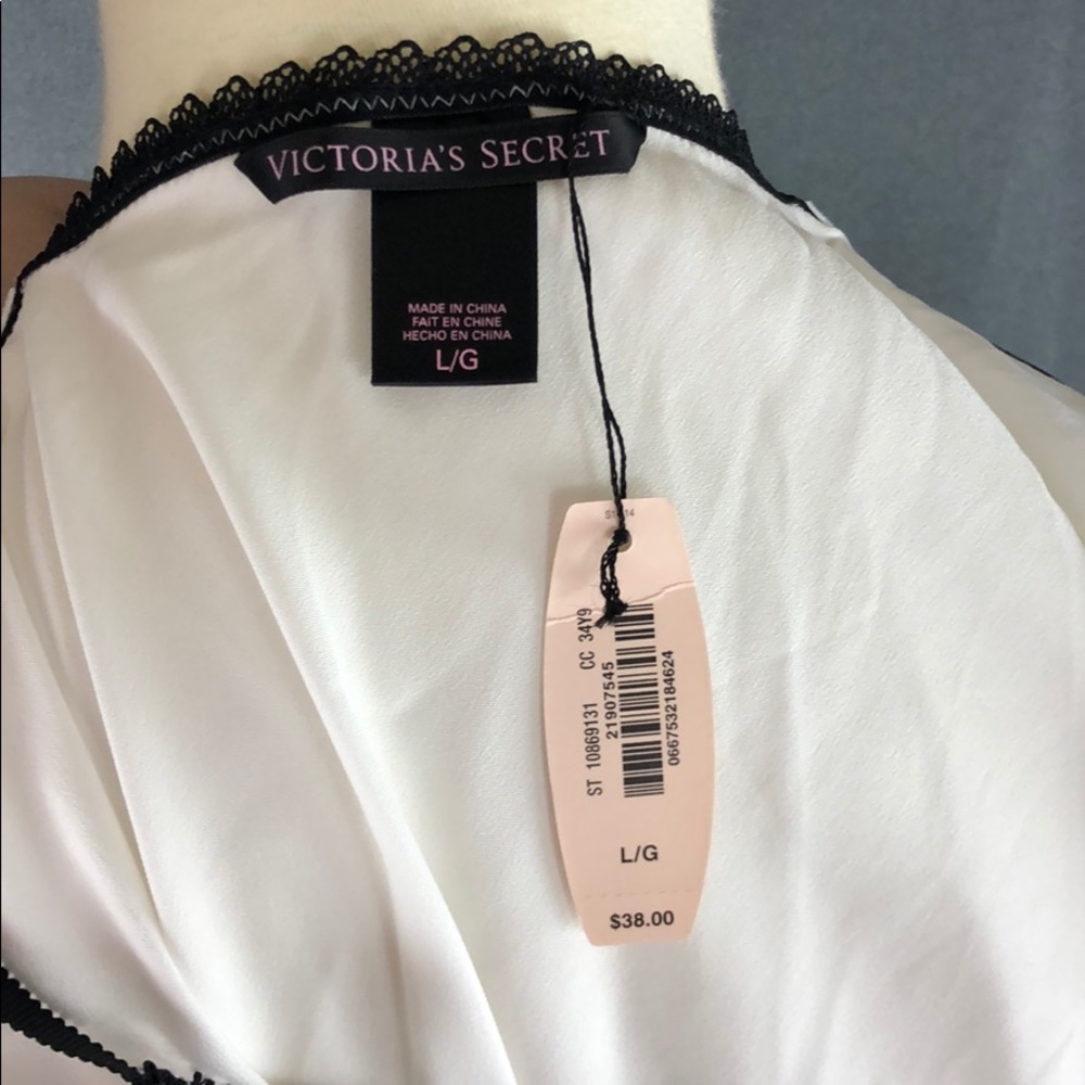 Nwt Victoria’s secret slip - Picture 3 of 3